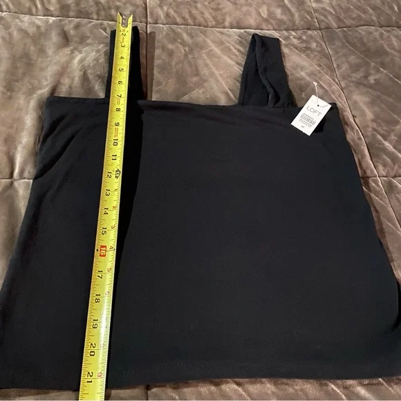 2 LOFT LINED BLACK AND WHITE SIZE MEDIUM TANK TOPS - Picture 7 of 10